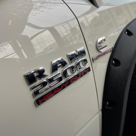 RAM 2500 6.7 I6 24V SLT CABINE DUPLA TURBO DIESEL LARAMIE 4X4 AUTOM�TICO, Foto 4