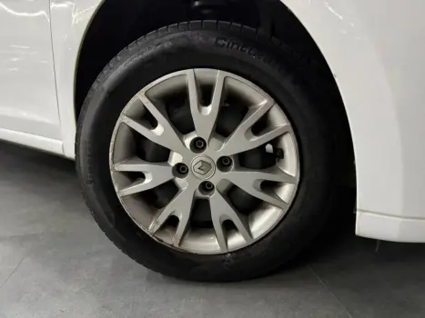 RENAULT Logan 1.0 12V 4P FLEX SCE ZEN, Foto 3