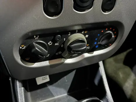 RENAULT Logan 1.0 16V 4P FLEX EXPRESSION, Foto 13