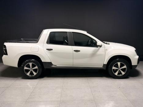 RENAULT Oroch 1.6 16V 4P FLEX INTENSE, Foto 4