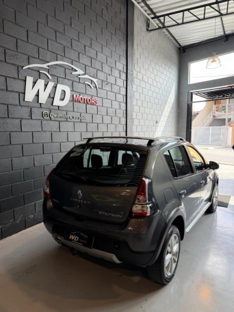 RENAULT Sandero 1.6 16V 4P FLEX STEPWAY AUTOM�TICO, Foto 5