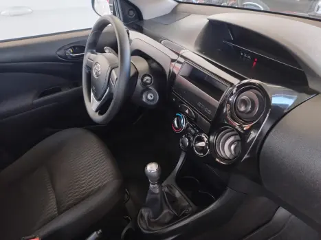 TOYOTA Etios Hatch 1.3 16V 4P FLEX X, Foto 12