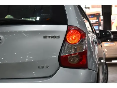 TOYOTA Etios Hatch 1.3 16V 4P FLEX X, Foto 16