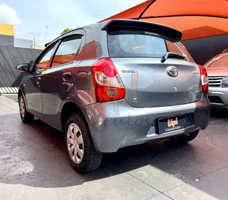TOYOTA Etios Hatch 1.3 16V 4P FLEX X, Foto 4