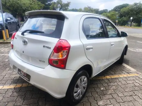 TOYOTA Etios Hatch 1.5 16V 4P FLEX XS, Foto 2