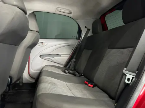 TOYOTA Etios Hatch 1.3 16V 4P FLEX XS, Foto 9
