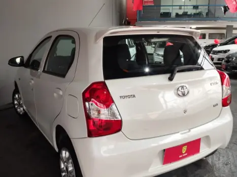 TOYOTA Etios Hatch 1.3 16V 4P FLEX X, Foto 5