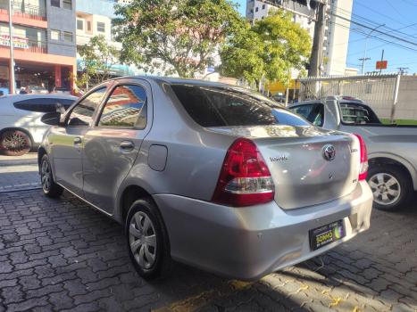 TOYOTA Etios Hatch 1.5 16V 4P FLEX X PLUS AUTOM�TICO, Foto 2