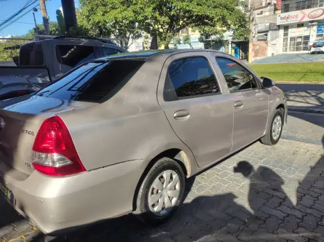 TOYOTA Etios Hatch 1.5 16V 4P FLEX X PLUS AUTOM�TICO, Foto 13
