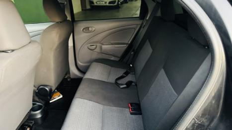 TOYOTA Etios Hatch 1.3 16V 4P FLEX X, Foto 6