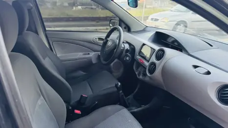 TOYOTA Etios Hatch 1.3 16V 4P FLEX X, Foto 9