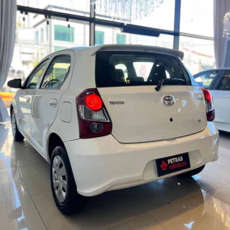 TOYOTA Etios Hatch 1.3 16V 4P FLEX X, Foto 6