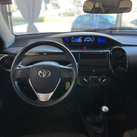 TOYOTA Etios Hatch 1.3 16V 4P FLEX X, Foto 9
