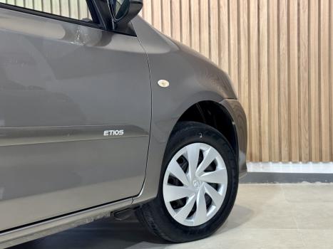 TOYOTA Etios Hatch 1.3 16V 4P FLEX X AUTOM�TICO, Foto 13
