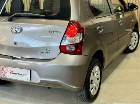 TOYOTA Etios Hatch 1.3 16V 4P FLEX X AUTOM�TICO, Foto 14