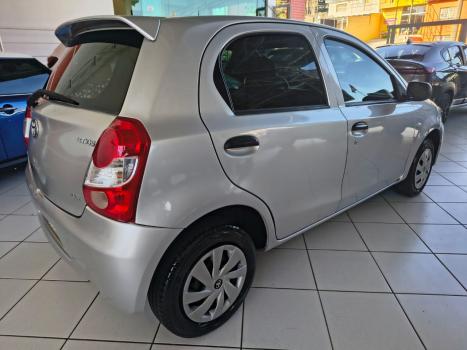 TOYOTA Etios Hatch 1.3 16V 4P FLEX X, Foto 2