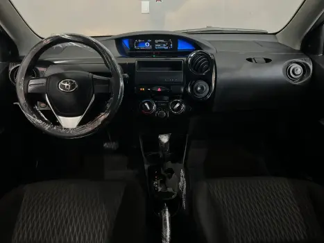 TOYOTA Etios Hatch 1.3 16V 4P FLEX X AUTOM�TICO, Foto 4