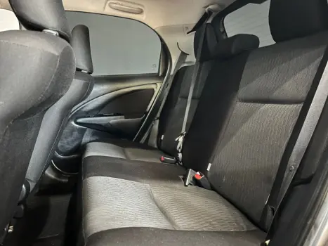TOYOTA Etios Hatch 1.3 16V 4P FLEX X AUTOM�TICO, Foto 9