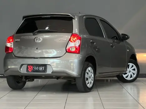 TOYOTA Etios Hatch 1.3 16V 4P FLEX X AUTOM�TICO, Foto 10