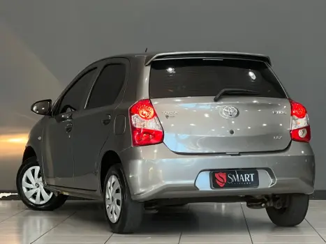 TOYOTA Etios Hatch 1.3 16V 4P FLEX X AUTOM�TICO, Foto 12