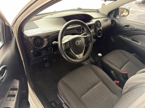 TOYOTA Etios Hatch 1.3 16V 4P FLEX X, Foto 4