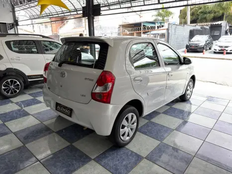 TOYOTA Etios Hatch 1.3 16V 4P FLEX X, Foto 9