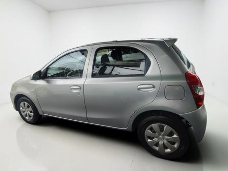 TOYOTA Etios Hatch 1.3 16V 4P FLEX X, Foto 4