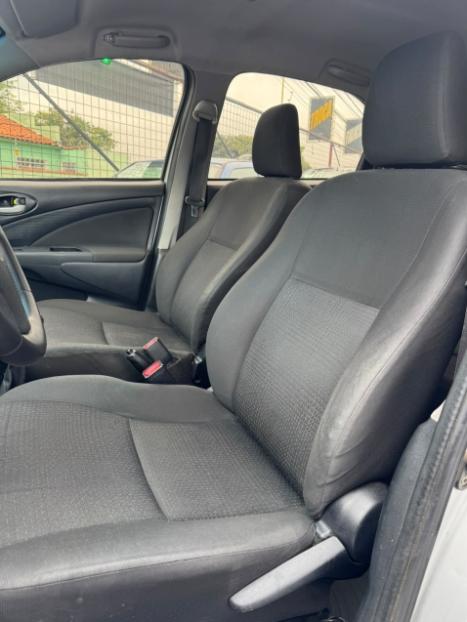 TOYOTA Etios Hatch 1.3 16V 4P FLEX X, Foto 8