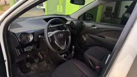 TOYOTA Etios Sedan 1.5 16V 4P FLEX X, Foto 6