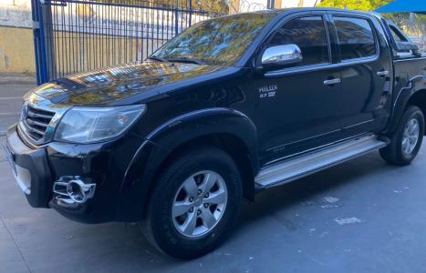 TOYOTA Hilux Caminhonete 2.7 16V 4P SRV FLEX CABINE DUPLA AUTOMÁTICO, Foto 1 TOYOTA Hilux Caminhonete 2.7 16V 4P SRV FLEX CABINE DUPLA AUTOMÁTICO, Foto 1