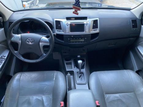 TOYOTA Hilux Caminhonete 2.7 16V 4P SRV FLEX CABINE DUPLA AUTOMÁTICO, Foto 6 TOYOTA Hilux Caminhonete 2.7 16V 4P SRV FLEX CABINE DUPLA AUTOMÁTICO, Foto 6
