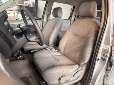 TOYOTA Hilux Caminhonete 2.5 16V 4X4 STD TURBO DIESEL CABINE DUPLA, Foto 14
