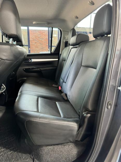 TOYOTA Hilux Caminhonete 2.8 16V SRX 4X4 TURBO DIESEL CABINE DUPLA AUTOM�TICO, Foto 15