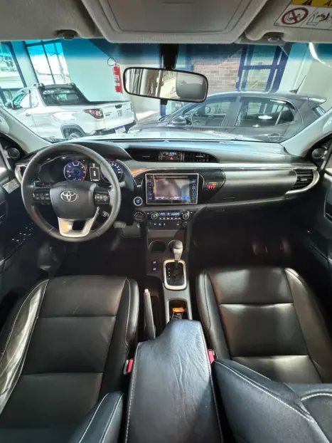 TOYOTA Hilux Caminhonete 2.8 16V SRX 4X4 TURBO DIESEL CABINE DUPLA AUTOM�TICO, Foto 6
