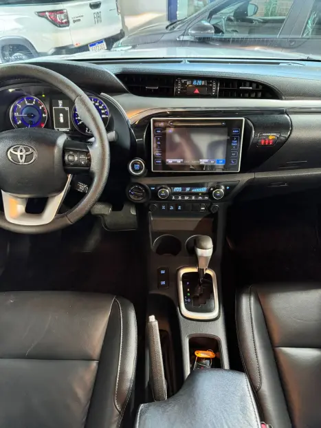 TOYOTA Hilux Caminhonete 2.8 16V SRX 4X4 TURBO DIESEL CABINE DUPLA AUTOM�TICO, Foto 7