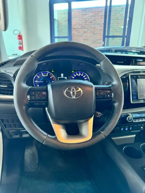 TOYOTA Hilux Caminhonete 2.8 16V SRX 4X4 TURBO DIESEL CABINE DUPLA AUTOM�TICO, Foto 8