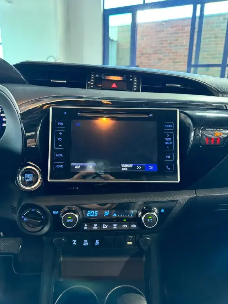 TOYOTA Hilux Caminhonete 2.8 16V SRX 4X4 TURBO DIESEL CABINE DUPLA AUTOM�TICO, Foto 10