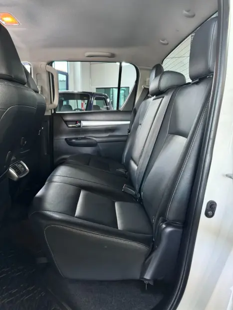 TOYOTA Hilux Caminhonete 2.8 16V SRX 4X4 TURBO DIESEL CABINE DUPLA AUTOM�TICO, Foto 13