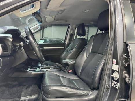 TOYOTA Hilux Caminhonete 2.8 16V SRV 4X4 DIESEL CABINE DUPLA AUTOMÁTICO, Foto 4