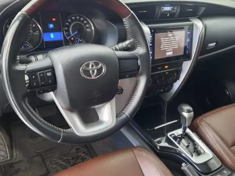 TOYOTA Hilux SW4 2.7 16V 4P SR AUTOMÁTICO, Foto 2 TOYOTA Hilux SW4 2.7 16V 4P SR AUTOMÁTICO, Foto 2