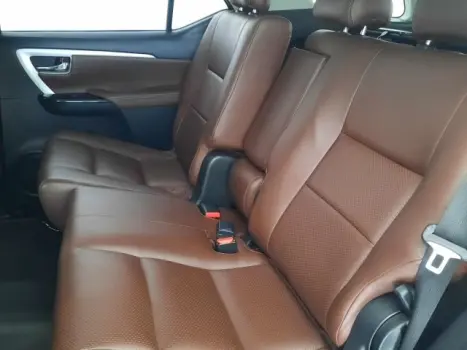 TOYOTA Hilux SW4 2.7 16V 4P SR AUTOMÁTICO, Foto 8 TOYOTA Hilux SW4 2.7 16V 4P SR AUTOMÁTICO, Foto 8