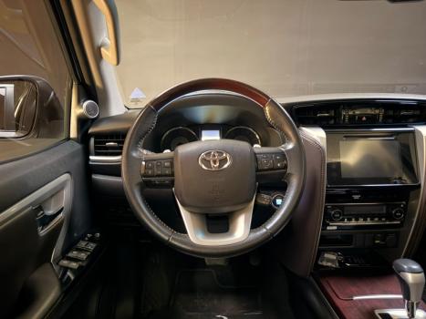 TOYOTA Hilux SW4 2.7 16V 4P FLEX SRV 7 LUGARES AUTOM�TICO, Foto 12