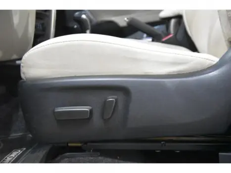 TOYOTA Hilux SW4 2.8 4P SRX 4X4 DIAMOND 7 LUGARES TURBO DIESEL AUTOM�TICO, Foto 8