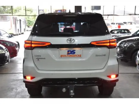 TOYOTA Hilux SW4 2.8 4P SRX 4X4 DIAMOND 7 LUGARES TURBO DIESEL AUTOM�TICO, Foto 28