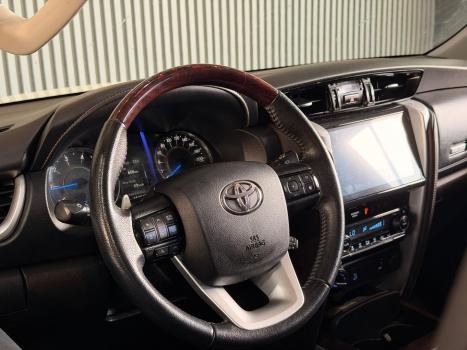 TOYOTA Hilux SW4 2.8 16V 4P SRX 4X4 7 LUGARES TURBO DIESEL AUTOM�TICO, Foto 14