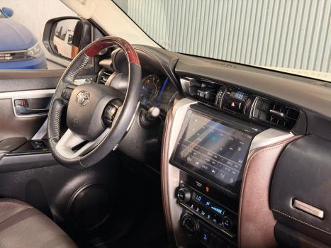 TOYOTA Hilux SW4 2.8 16V 4P SRX 4X4 7 LUGARES TURBO DIESEL AUTOM�TICO, Foto 16