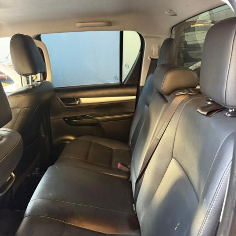TOYOTA Hilux SW4 2.8 4P SRX 4X4 TURBO DIESEL AUTOM�TICO, Foto 4