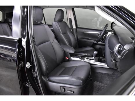TOYOTA Hilux SW4 2.8 4P SRX 4X4 TURBO DIESEL AUTOM�TICO, Foto 3
