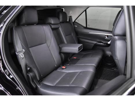 TOYOTA Hilux SW4 2.8 4P SRX 4X4 TURBO DIESEL AUTOM�TICO, Foto 4