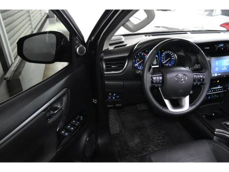 TOYOTA Hilux SW4 2.8 4P SRX 4X4 TURBO DIESEL AUTOM�TICO, Foto 9